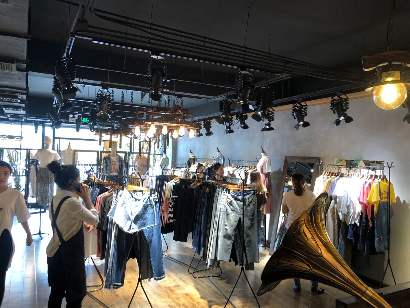 一位女裝店老板的選擇--低投入高回報的投資